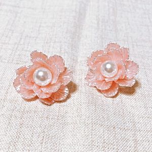Flower statement earrings N194